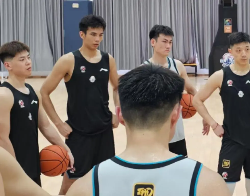 导的重点培, 三人男篮效