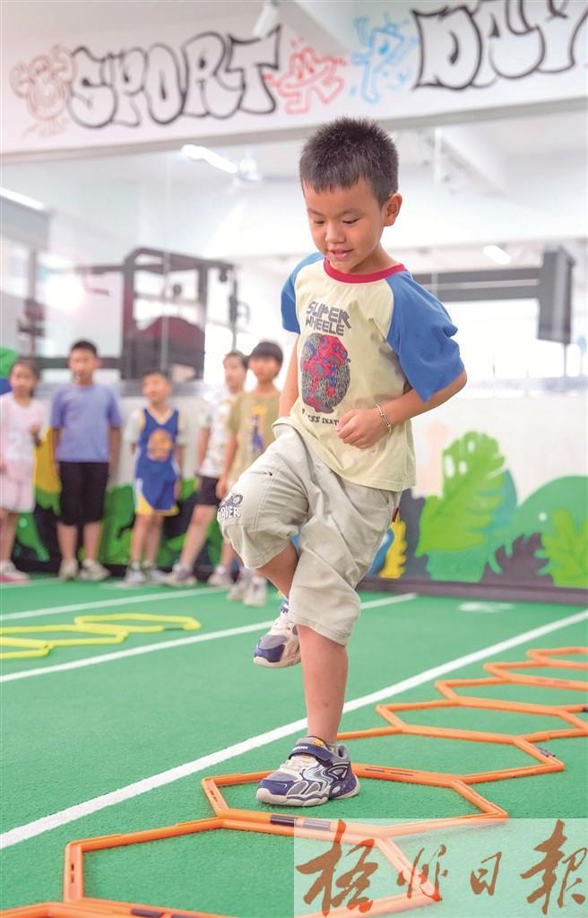 运动健身, 公园踢毽子