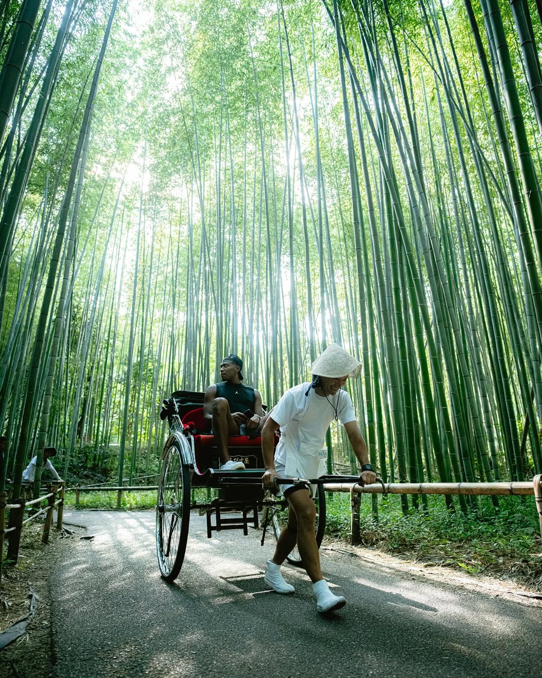 西部首轮以, 湖人在今年