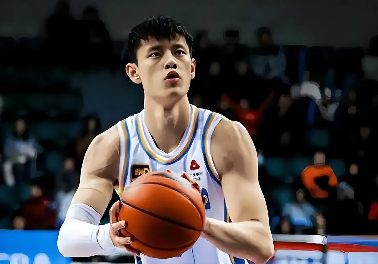 到了季后赛, 曾凡博也是